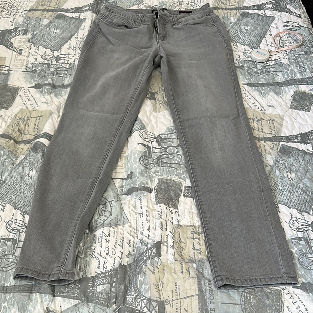 ❤️BUNDLE buy 3 get 15% OFF❤️
Earl Jeans Gray Skinny Jeans Urban Style